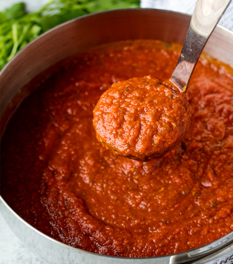 Самый простой подлив. Подлива. Домашний соус для макарон. Блюда с подливкой. Котлеты в томатном соусе.